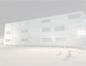 3階建てのコンテナハウスの設置